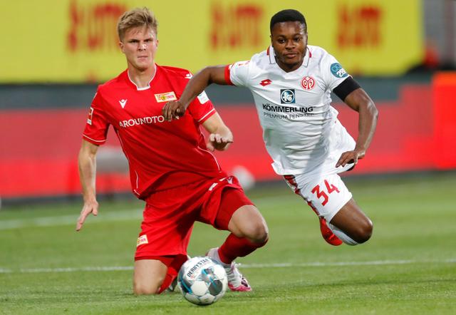 人目前在 人目前在